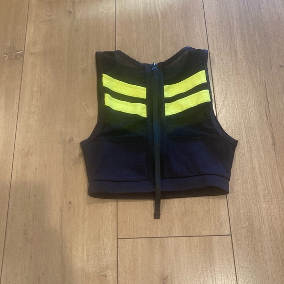 Y&R Crop top size XS - Picture 9 of 10